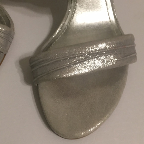 Silver Gianni Bini strappy heels - Picture 5 of 6